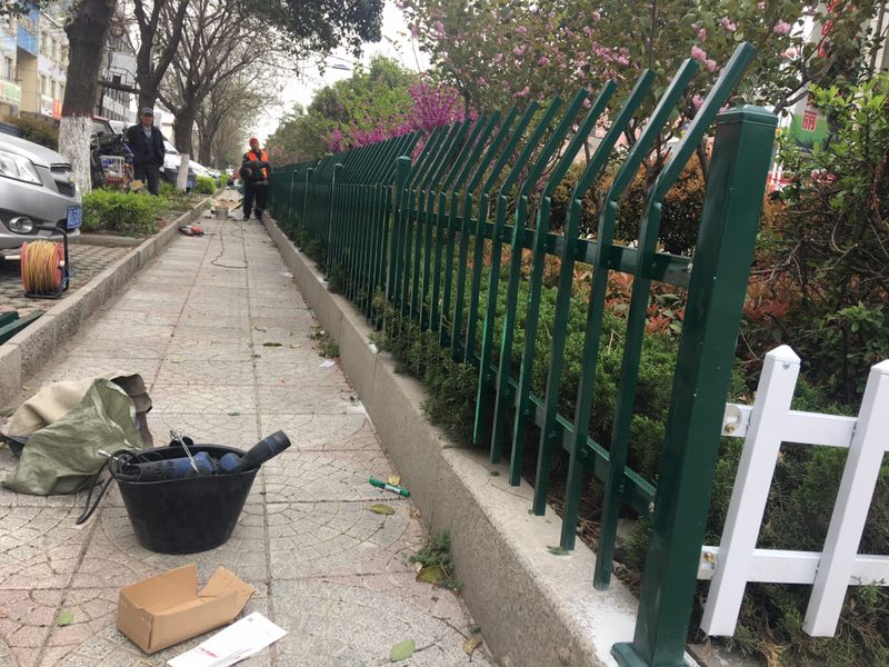 花壇護欄(lán)的質量如何長期使用?