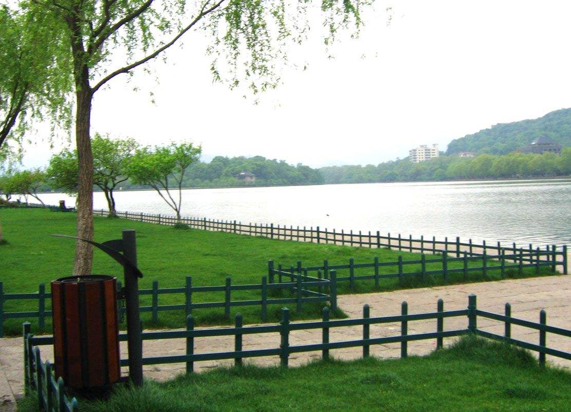 草坪護欄維護時不可忽(hū)視的問題