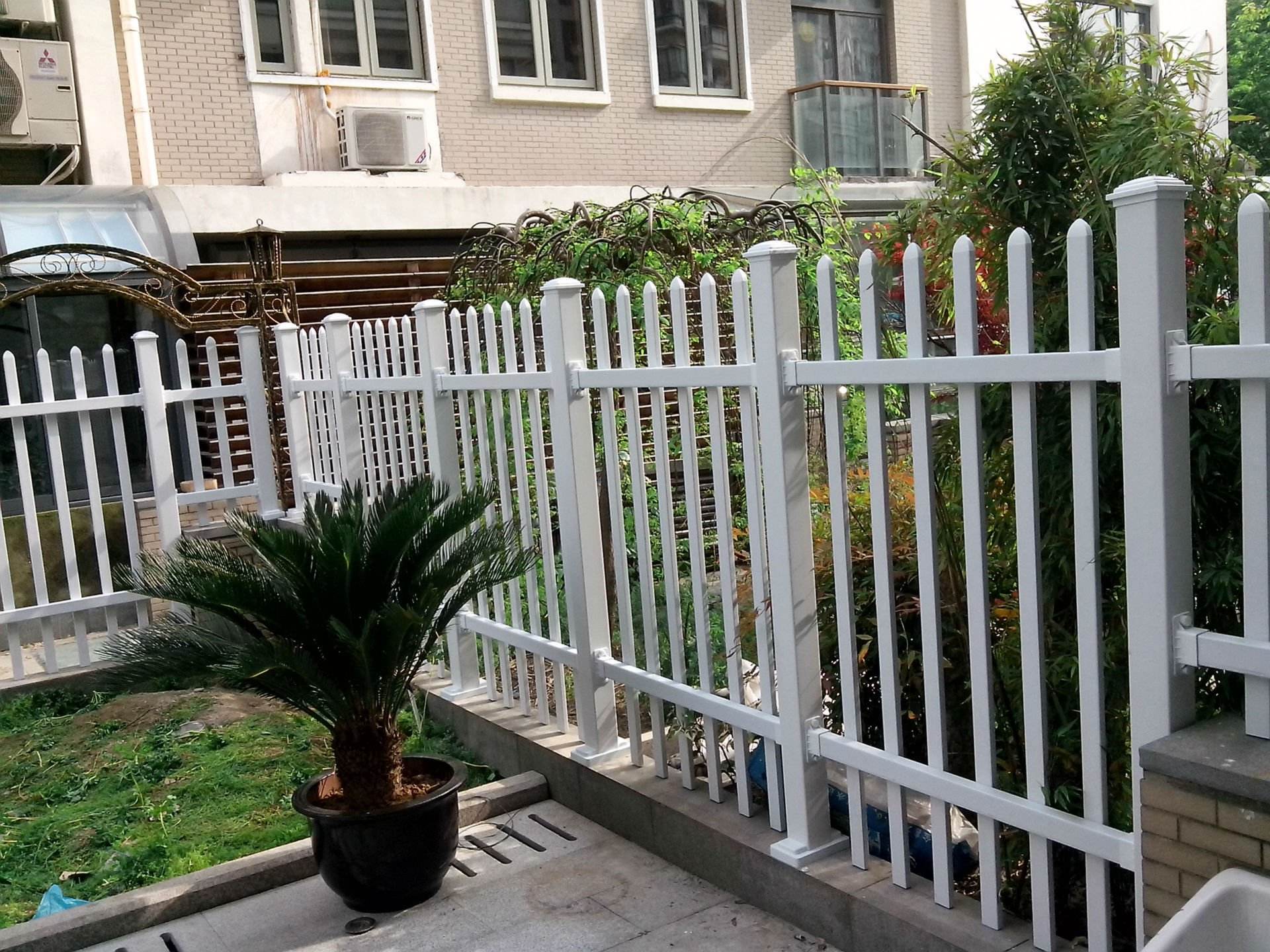 如何對仿木護(hù)欄進行安裝