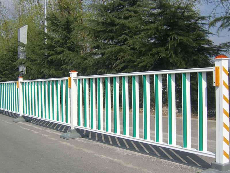 公路護欄網是怎麽進行維護的呢